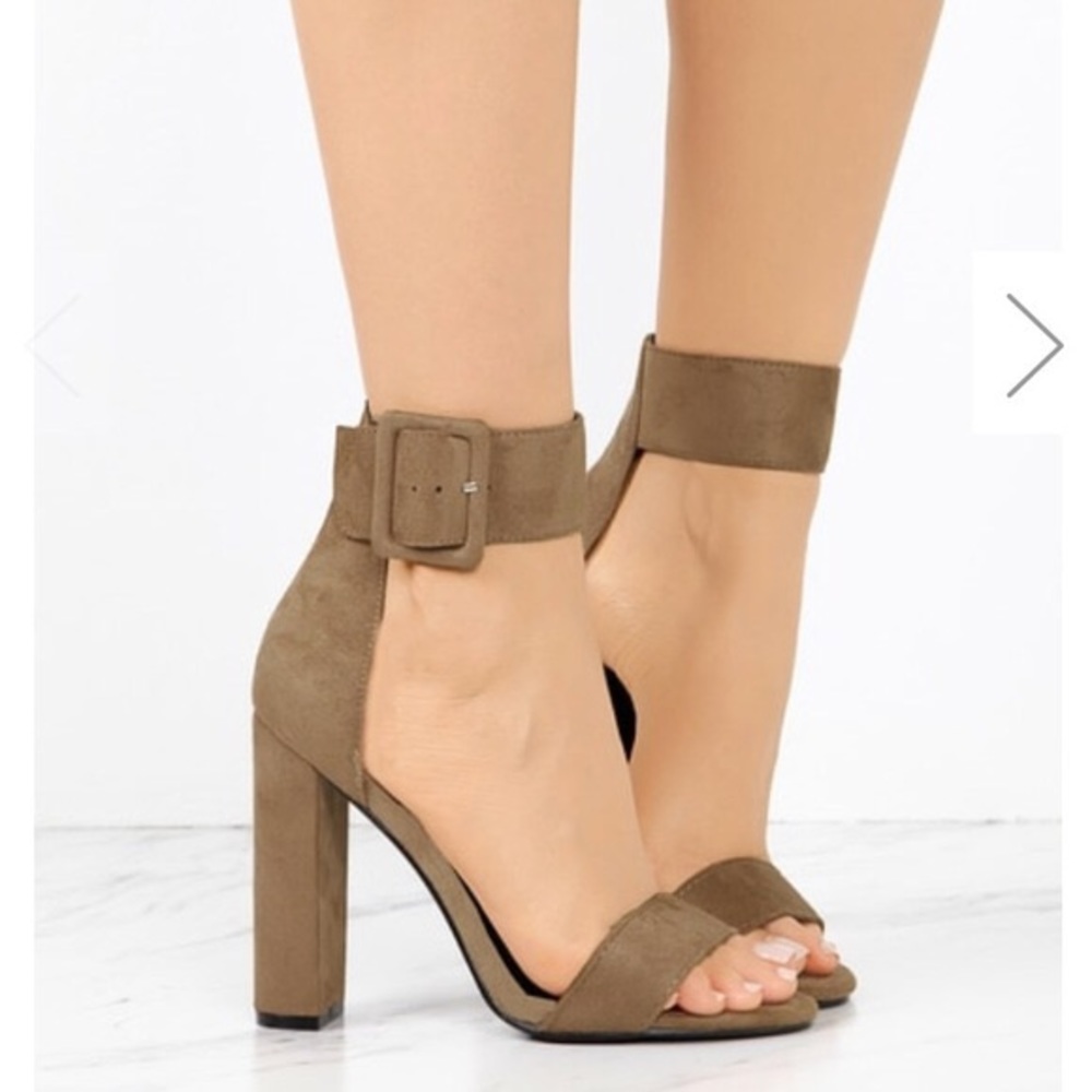 lola shoetique taupe chunky heels